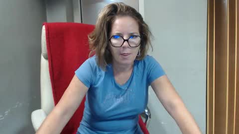 hi guys i m a cute milf i m here for good time and nice people pls be respectfool and enjoy me online show from 09.30.25