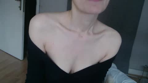 Snapshot of deessedivine chatting on 10.19.25 KamiDevi online show from 10.19.25