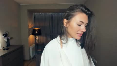 Laura online show from 04.06.26