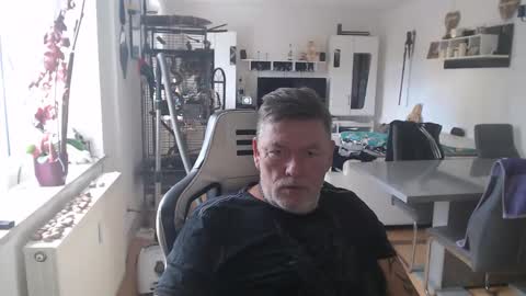 deinprinz2312 online show from 10.21.25