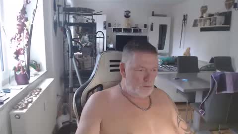 deinprinz2312 online show from 10.28.25