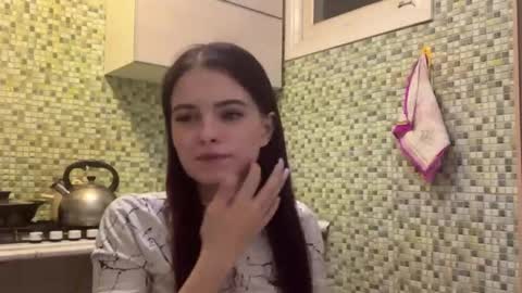 Snapshot of deliciastombaugh chatting on 04.18.26 Kiki online show from 04.18.26