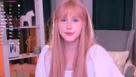 Delilah or Laila online show from 10.11.25