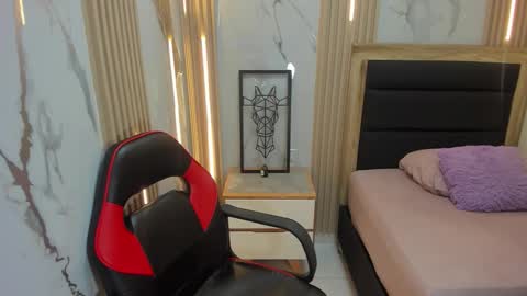 delilaquinn online show from 10.17.25