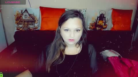 Snapshot of delinnia chatting on 11.30.25 Margo online show from 11.30.25