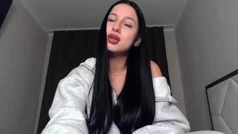 delly_love online show from 10.10.25