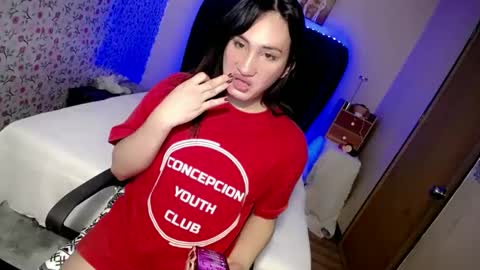Snapshot of deluxetgirl69 chatting on 12.04.24 Chesca online show from 12.04.24