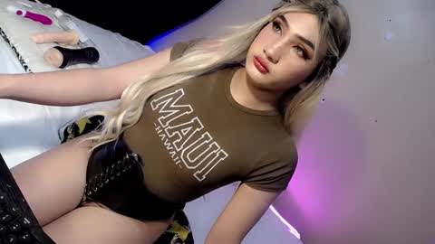 Snapshot of deluxetgirl69 chatting on 12.07.24 Chesca online show from 12.07.24