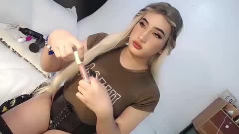 Snapshot of deluxetgirl69 chatting on 01.09.25 Chesca online show from 01.09.25