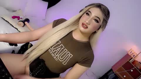 Snapshot of deluxetgirl69 chatting on 01.16.25 Chesca online show from 01.16.25