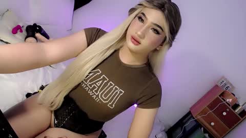 Snapshot of deluxetgirl69 chatting on 01.17.25 Chesca online show from 01.17.25