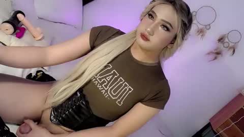 Snapshot of deluxetgirl69 chatting on 01.26.25 Chesca online show from 01.26.25