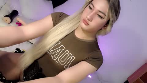 Snapshot of deluxetgirl69 chatting on 01.29.25 Chesca online show from 01.29.25