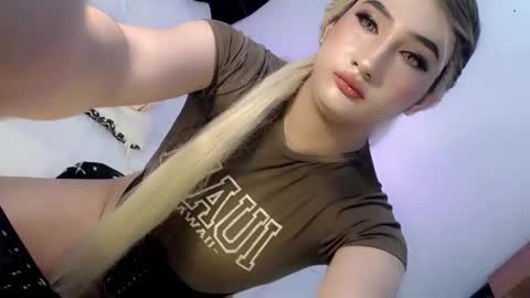 Snapshot of deluxetgirl69 chatting on 01.30.25 Chesca online show from 01.30.25
