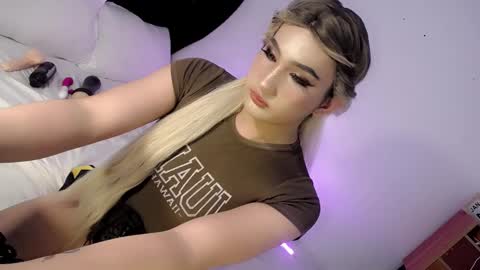 Snapshot of deluxetgirl69 chatting on 01.31.25 Chesca online show from 01.31.25