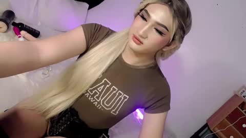 Snapshot of deluxetgirl69 chatting on 01.31.25 Chesca online show from 01.31.25