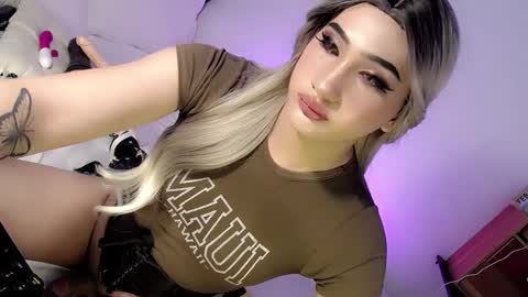 Snapshot of deluxetgirl69 chatting on 02.15.25 Chesca online show from 02.15.25