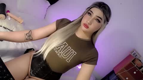 Snapshot of deluxetgirl69 chatting on 02.20.25 Chesca online show from 02.20.25