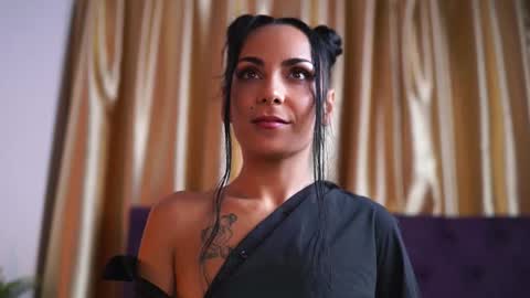 Snapshot of demiaire chatting on 09.17.25 Demi online show from 09.17.25