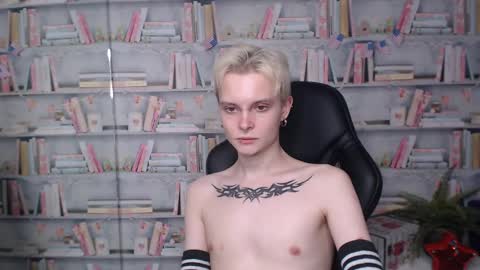 Snapshot of demianenglen chatting on 03.05.25 demianenglen online show from 03.05.25