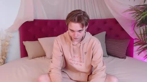 Snapshot of demianenglen chatting on 12.18.25 demianenglen online show from 12.18.25