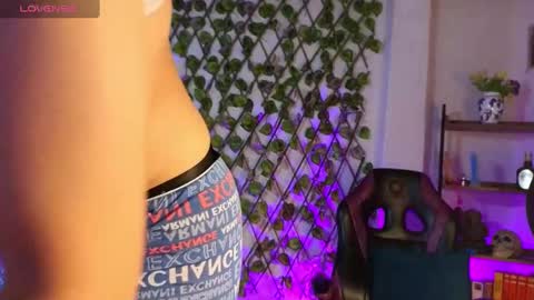 Snapshot of demimoore222 chatting on 03.08.25 DEMI online show from 03.08.25