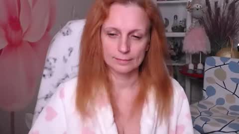 Snapshot of denhiey_here chatting on 12.17.25 denhiey online show from 12.17.25