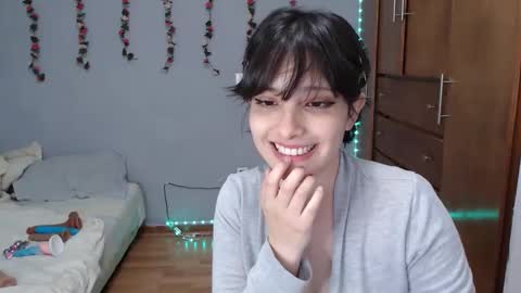 Snapshot of deni_bloom chatting on 01.09.25 Denisse    schedule Monday to Friday 1300-1900 mexican time Saturday-maybe it could be a surprise IDEPENDENT MODEL online show from 01.09.25