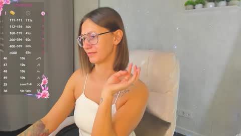 Snapshot of denise_halle chatting on 09.19.25 Elina online show from 09.19.25