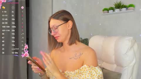 Snapshot of denise_halle chatting on 09.28.25 Elina online show from 09.28.25