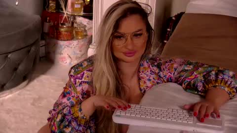 Ela online show from 04.17.26