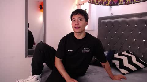 Snapshot of denizer_healer chatting on 10.28.25 DENIZER online show from 10.28.25