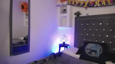 Snapshot of denizer_healer chatting on 10.31.25 DENIZER online show from 10.31.25