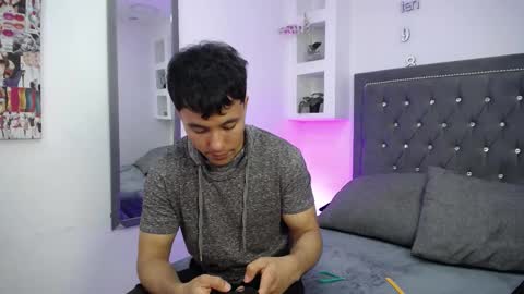 Snapshot of denizer_healer chatting on 11.08.25 DENIZER online show from 11.08.25