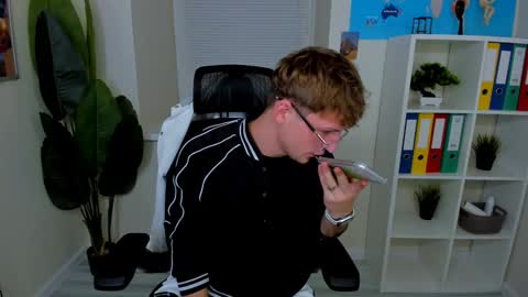 Snapshot of dennis_rodriguez chatting on 11.24.25 Dennis online show from 11.24.25