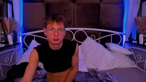 Snapshot of dennis_rodriguez chatting on 11.25.25 Dennis online show from 11.25.25