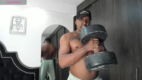 Snapshot of denzelrios chatting on 10.03.25 denzelrios online show from 10.03.25