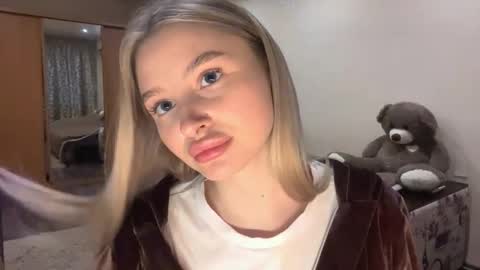 Vi  Victoria online show from 10.18.25