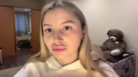 Vi  Victoria online show from 10.19.25