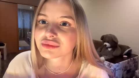 Vi  Victoria online show from 10.26.25