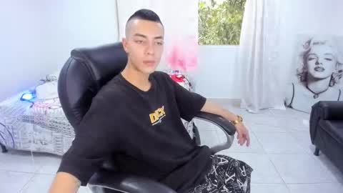 Snapshot of dereck_boy8 chatting on 10.13.25 Dereck Boy online show from 10.13.25