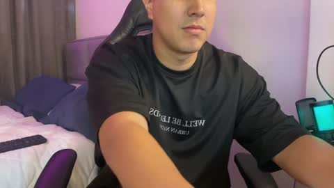 Snapshot of dereckbrownn chatting on 02.03.25 Dereck online show from 02.03.25