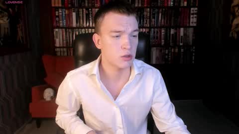 Snapshot of derek_banville chatting on 11.14.25 Derek online show from 11.14.25