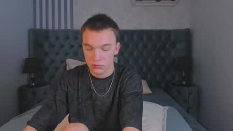 Snapshot of derek_banville chatting on 11.19.25 Derek online show from 11.19.25