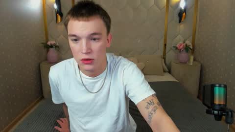 Snapshot of derek_banville chatting on 11.28.25 Derek online show from 11.28.25