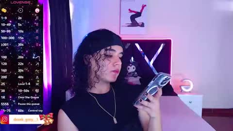 Snapshot of derek_grey1 chatting on 01.10.25 Derek independent online show from 01.10.25