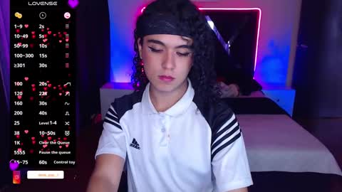 Snapshot of derek_grey1 chatting on 02.07.25 Derek independent online show from 02.07.25