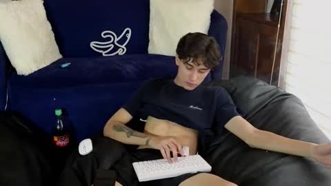 Derek online show from 11.22.25