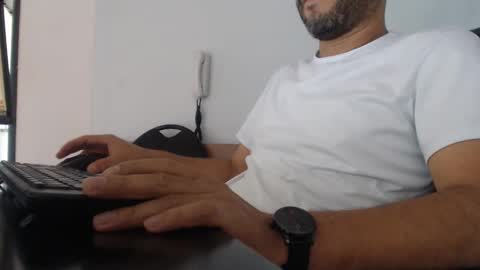 Snapshot of derrik_ chatting on 12.04.24     online show from 12.04.24