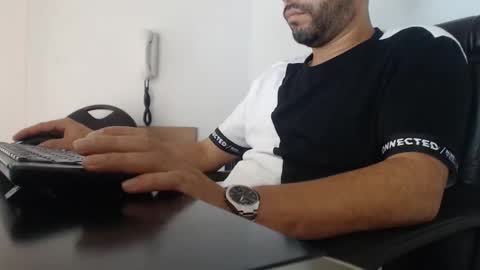 Snapshot of derrik_ chatting on 12.10.24     online show from 12.10.24